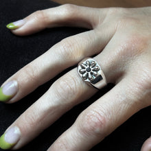 Load image into Gallery viewer, Splat Signet Chroma Ring