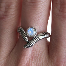 Load image into Gallery viewer, Chevron Gem Worm Ring
